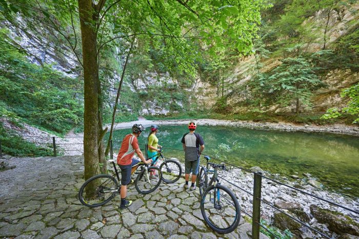 Idrijsko Divje jezero